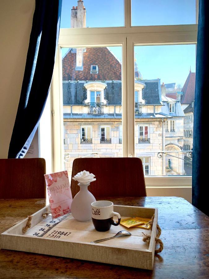 בסאנקון Les Fabuleux Appartements Du Coeur De Ville - Place Victor Hugo מראה חיצוני תמונה