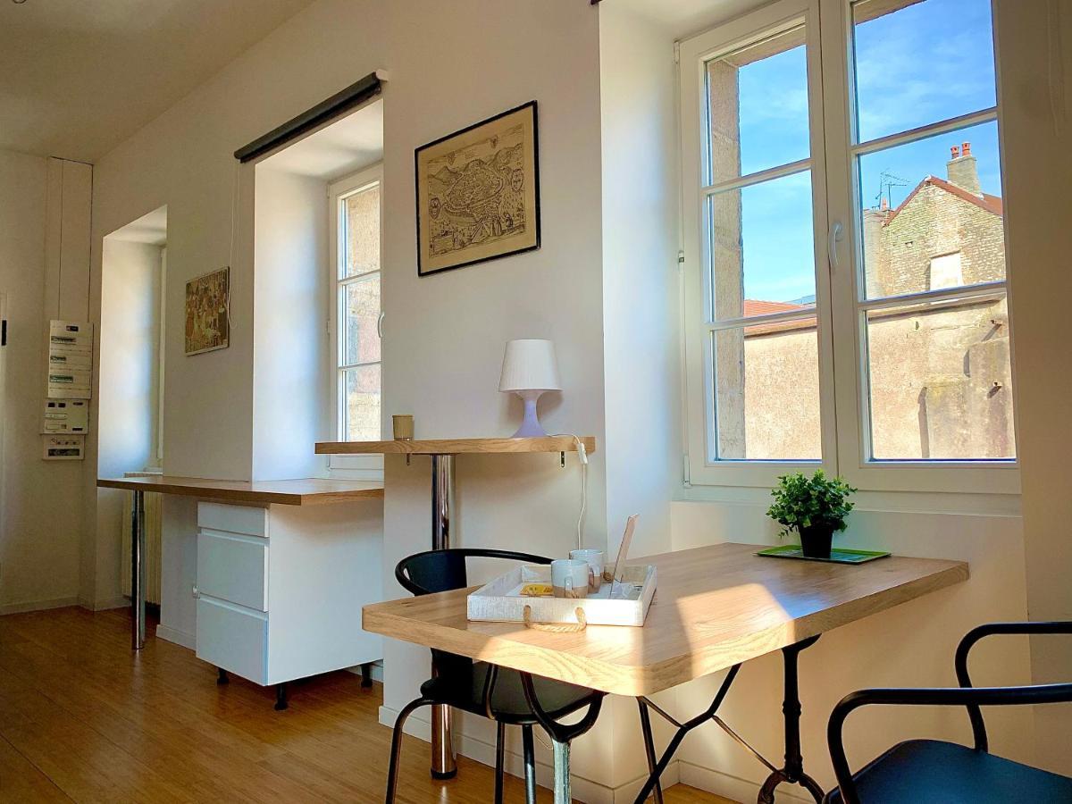 בסאנקון Les Fabuleux Appartements Du Coeur De Ville - Place Victor Hugo מראה חיצוני תמונה