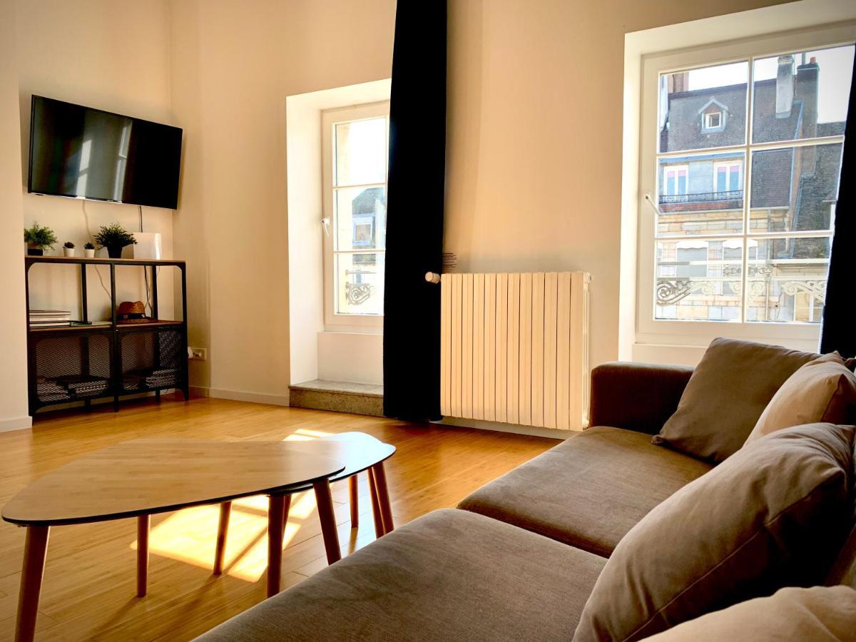 בסאנקון Les Fabuleux Appartements Du Coeur De Ville - Place Victor Hugo מראה חיצוני תמונה